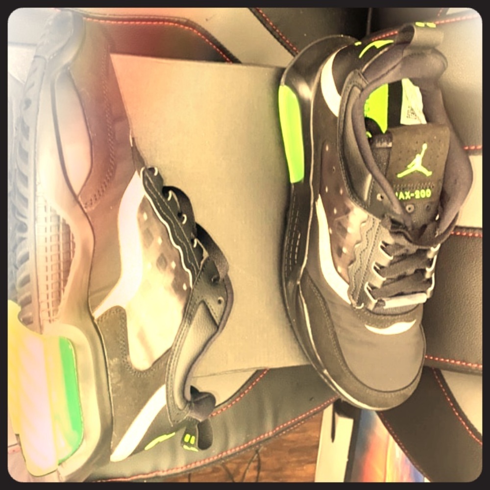 Sneakers: Jordan Max 200
